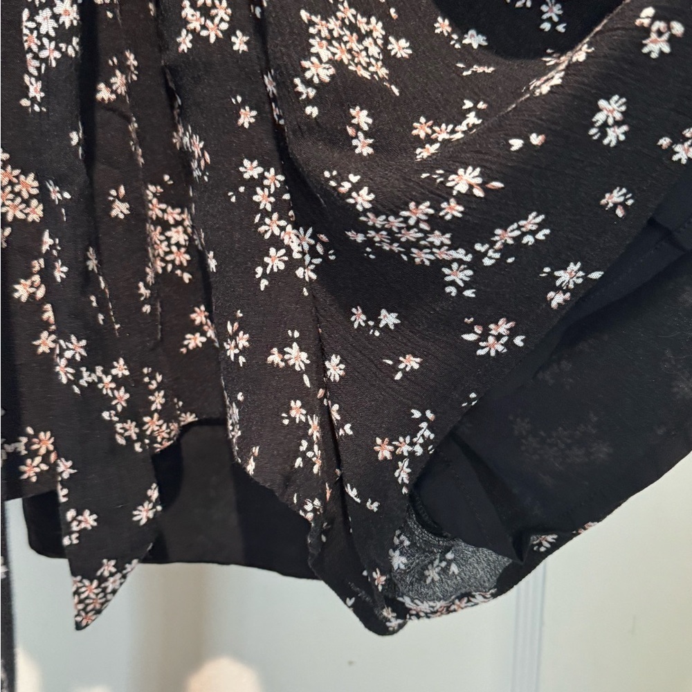 Abercrombie & Fitch Floral Tie Front Romper​​ - Picture 5 of 7